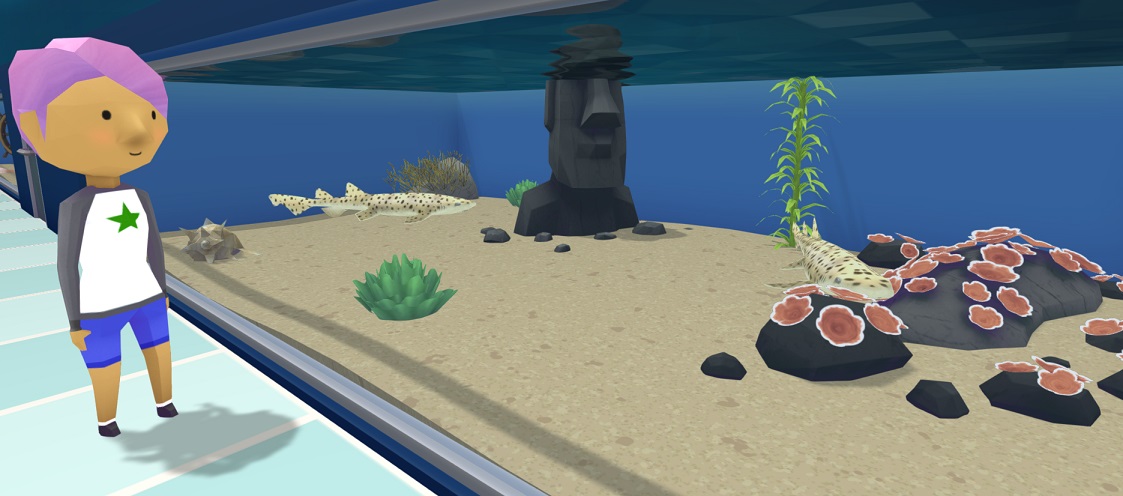Een Bezoeker loopt langs een Aquarium waarin twee Kathaaien zwemmen.