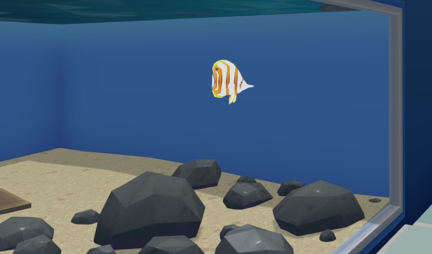 Een Pincetvis in een Aquarium, waarvan de bodem bezaaid is met Rotsen. De Pincetvis heeft een opvallende 'snuit' en verticale strepen op het lichaam.