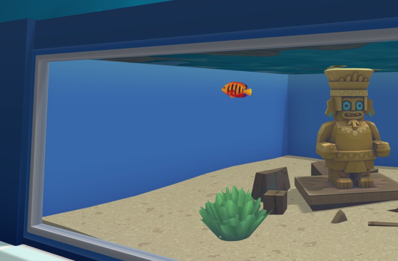 Een kleine Flame Angelfish in zijn Aquarium. De Vis is oranje, met rode accenten, en heeft zwarte verticale dwarsstrepen op het lichaam. In het Aquarium staat een Azteeks beeld ter decoratie.