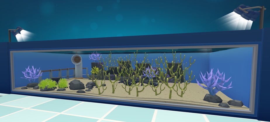 In een verlicht Muur-Aquarium zitten vier exemplaren van Staghorn-Koraal. Eén ervan (rechts) zit op een Kei, een ander zit links vast op Puin en de twee laatsten zitten achteraan op een lange Backdrop. De Koralen zijn paars en vertakt als een gewei. Een Schipsreling, een Anker en diverse Planten en Rotsen versieren het Aquarium.