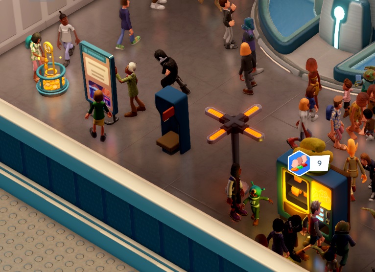 Bezoekers in het Pebberley Heights-Museum staan tussen verschillende Objecten. Van links naar rechts: een Donation Stand, een Info Stand, een Security Chair, een Heater en een Cheesy Gubbins Machine.