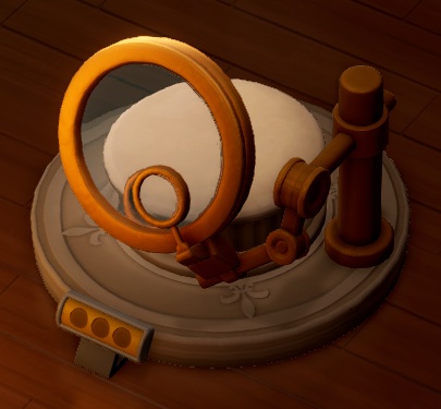 Een ronde, witte, marmeren sokkel, met een enorm vergrootglas dat door middel van een mechanische arm aan de sokkel vastzit.