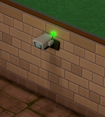 Een Security Camera hangt aan een muur. Een groen lichtje geeft aan dat de Camera actief is en gecontroleerd wordt door een werkende Camera Room.
